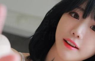 Addielyn(에디린)白衣少女，福利来了，图片上一定藏了什么未解之谜。