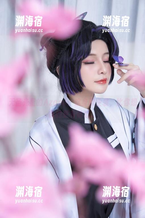 无圣光里的Azami：这身职业装，比你想象的更有味道。