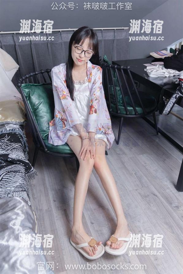 BoBoSocks袜啵啵 - 厚灰丝写真下载中，小甜豆说：“快来，等啥呢！”