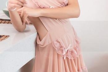 GIRLT果团网 – 谁说私房写真不能调皮？蜜桃Q妹儿的裤里丝来打破常规