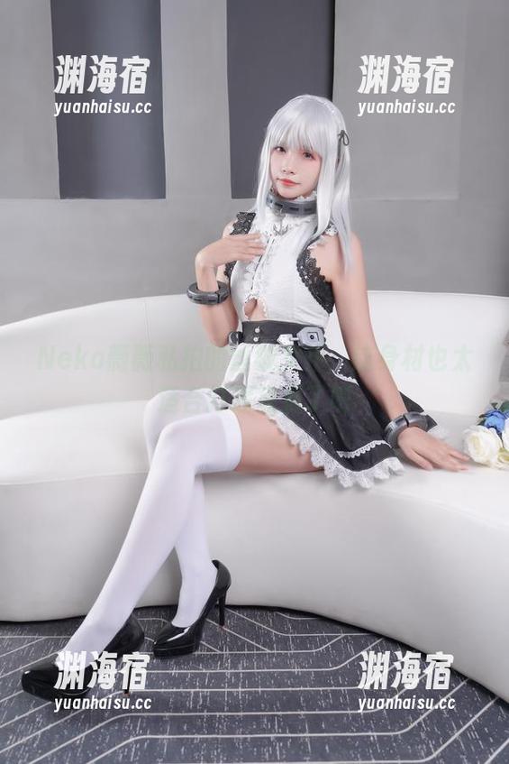 Neko薇薇私拍的丝绒女仆，这身材也太适合打理家务了吧