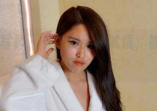 PANS写真 – 佳钰的新模试镜，被资源宠坏。例如……