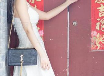 UGirls尤果网 – 谁能拒绝周心情的私拍，那温柔的氛围，单是原图就该被献上金奖。