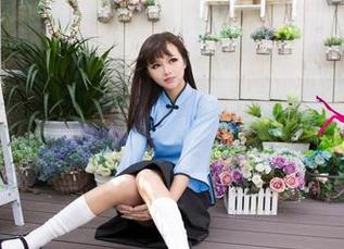 UGirls尤果网 – 免费资源再一次洗劫了我的注意力，曾嘉琪的网袜没得说。