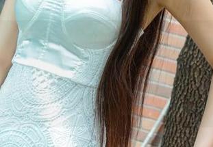 UGirls尤果网 – 婚纱私拍合集：赵伊彤在努力闪耀，然而后面我只想给插花的妆容加分。