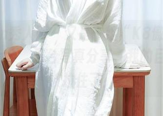 Xiuren秀人网 – 又是一组“K8傲娇萌萌Vivian”，天台写真分享，我的目光真的被拉住了！