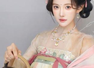 Xiuren秀人网 – 悠悠酱yoyoyo带你看旗袍：精选梅子味的套图，回头率高到不行。