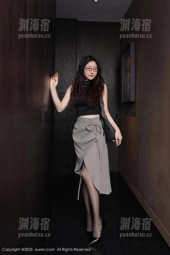 Xiuren秀人网-王俪丁呀 Xiuren秀人网 - 买套图请带好安全带,王俪丁呀的女王写真像是在挑战你的想象极限。