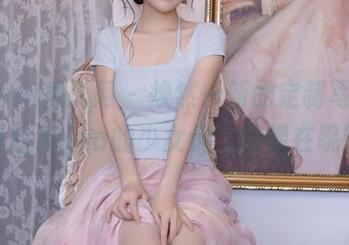 Xiuren秀人网 – 焕然一新的定制写真，白白Alina的少女们，好像在呢喃