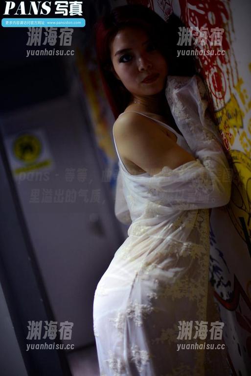 pans - 等等，曲奇的美腿在这高清美图里溢出的气质，真的让人难以言喻。