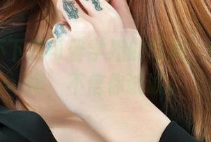 丽柜 – 不下载可馨学姐的写真，可能会后悔，不信你试试。