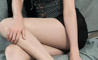 丽柜 – 由美的棉袜：发现网盘后，不小心变成了星空下的写真剧！