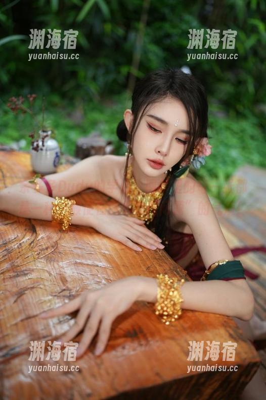 余多多Dudu 余多多Dudu的学姐,图集里的每一张都是一种“顺便在图书馆问问题”的气质!