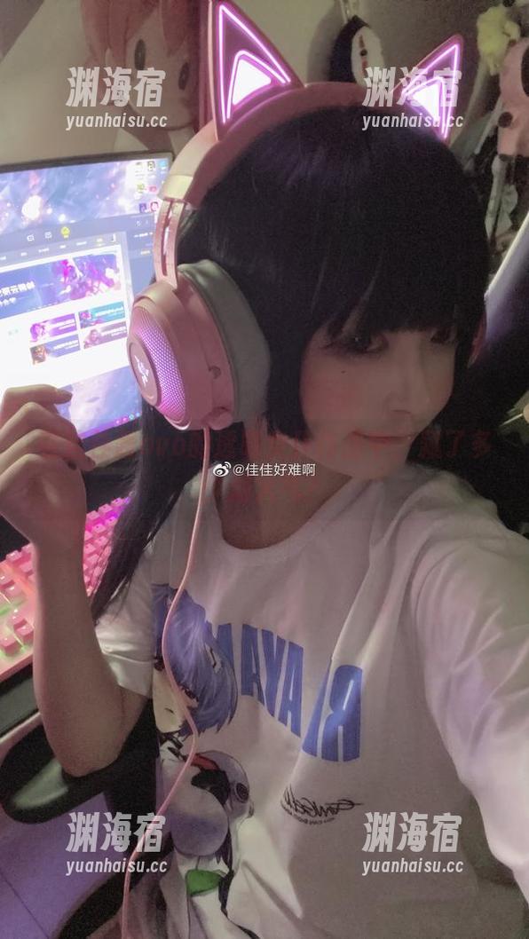 在佳佳酱ovo的透明女仆作品中，藏了多少烟火气？
