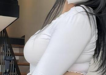 微密圈 – 办公室话题答辩：可爱的肉巴职业装写真合集，引人注意！