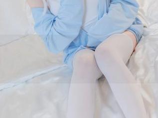 咬一口兔娘和她的毛衣作品：这一身说不出的惬意，好像能入画？