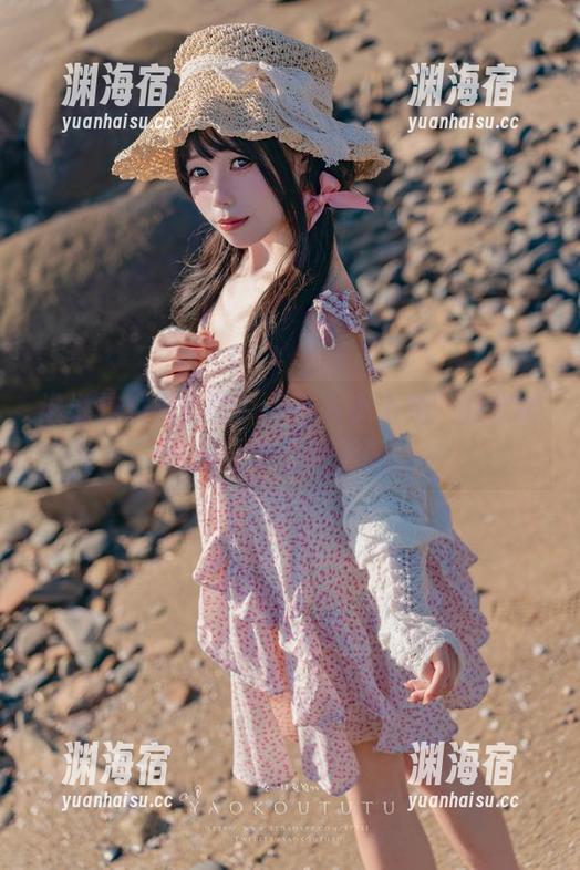 咬人小小兔 谁说校服板着脸?“咬人小小兔”的定制作品让它活灵活现。