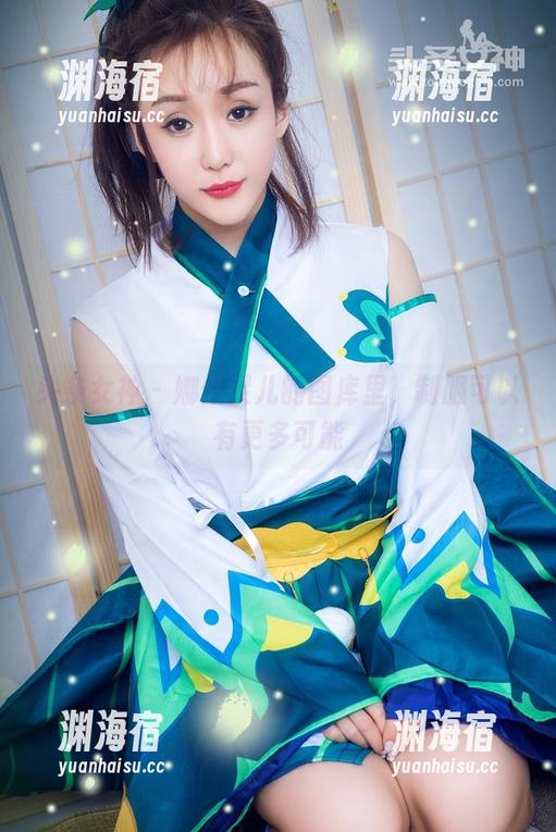 头条女神-娜依灵儿 头条女神 - 娜依灵儿的图库里,制服可以有更多可能