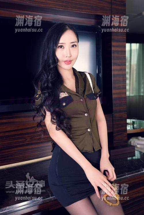 头条女神 - 吊带与易阳的私房情，原图传达不一样的风格！