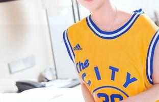 头条女神 – 火儿奉上御姐图片合集，萌与冷酷的戏码，你更爱哪个？