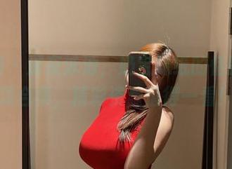 微密圈 – 深夜泳池，奶宝妹纸的恬静与活泼合集，精彩资源值得一看！