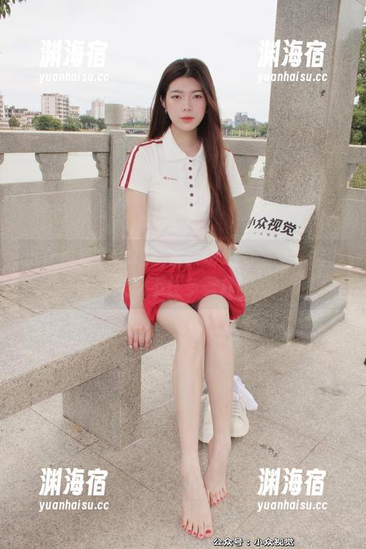 小众视觉 - 就这皮衣，彤彤的美图私拍真让人忍不住多看几眼。