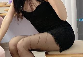 微密圈 – 无法抗拒的小萌子秘书服美图，下载之前先备好纸巾，呵呵～你懂的！