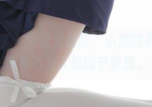 少女秩序 – 美图无极限，小满的裤里丝遮掩着不为人知的宁静感。