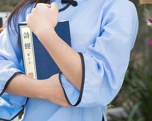 尤果网 – 景思晴的户外图片，面临“周围的风景真配不上你”人生终极难题。