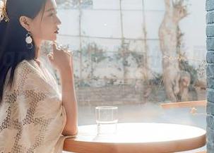 年年Nnian图集：当厨娘的华丽回归，谁说她只能翻炒青菜？