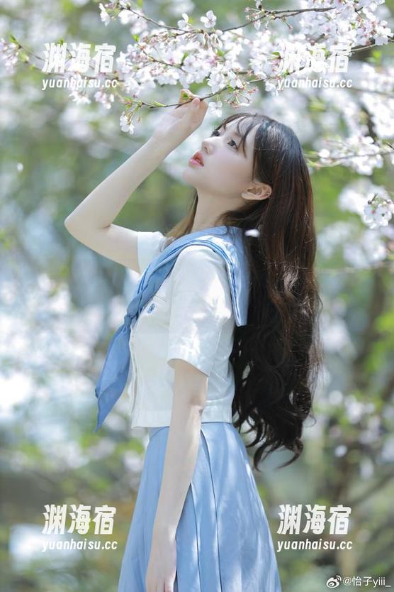 在图库中漫游，遇见怡子yiii和她的小妹妹