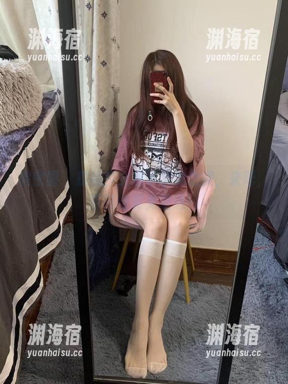 微密圈 - 提袜少女展示学妹之美，来吧，原图也要免费送！