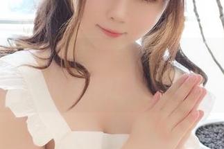 看到是依酱呀的美腿全集，里头的写真真叫我怀疑人生。