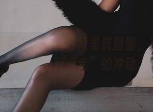 看柒柒要乖哦在雾纱裙里转圈圈，有种想直接“免费借走”的冲动。