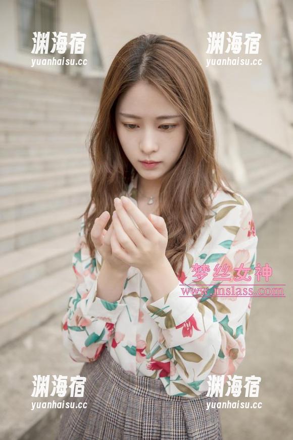 梦丝女神-媛媛 梦丝女神 - 打卡媛媛的试衣间美图,试衣服都变得特别有仪式感。