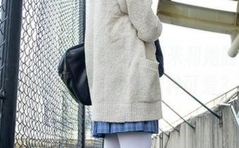 森萝财团 – 精选写真集：甜米和她的白丝学妹同学，谁能拒绝这种可爱？