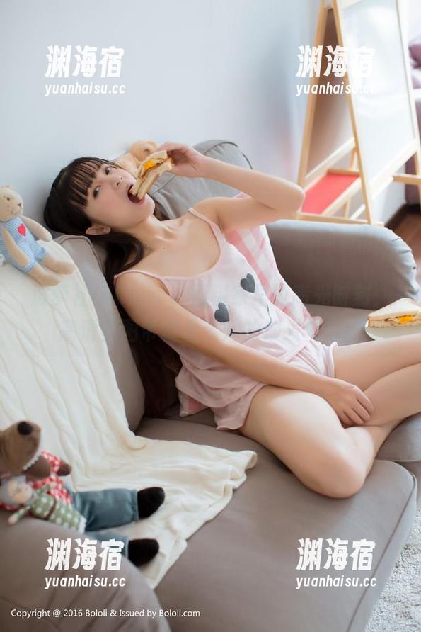 波萝社 - Cheryl青树家里的高光时刻：高清美图带你看看她的沙发传奇！