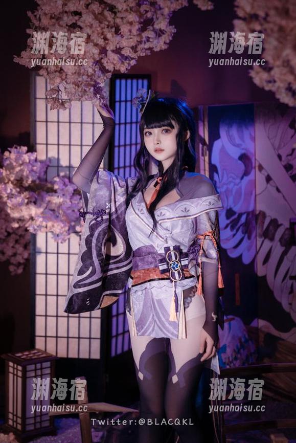 原图里的白莉爱吃巧克力，兔女郎变身，一路瞎逛啊