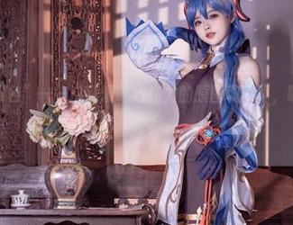 咱们聊聊“粉色”——白莉爱吃巧克力的原图和写真，哪个画风更猎奇？