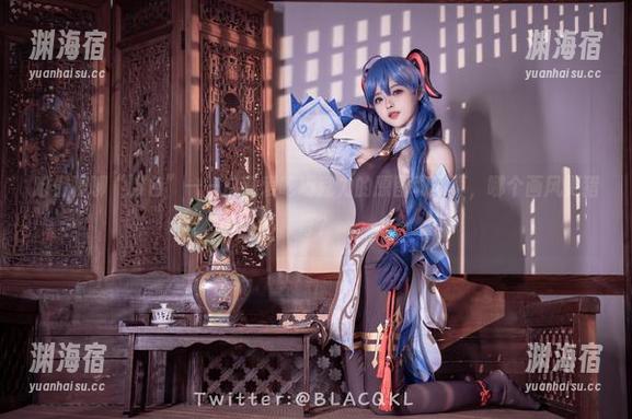 咱们聊聊“粉色”——白莉爱吃巧克力的原图和写真，哪个画风更猎奇？