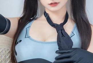 神楽坂真冬的浴室里，OL制服静静等待私拍
