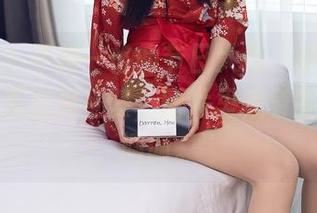 秀人网 – 不拘一格的节日大作，伊丽莎有点白的无圣光圣诞，图片里藏着些微妙的调调。