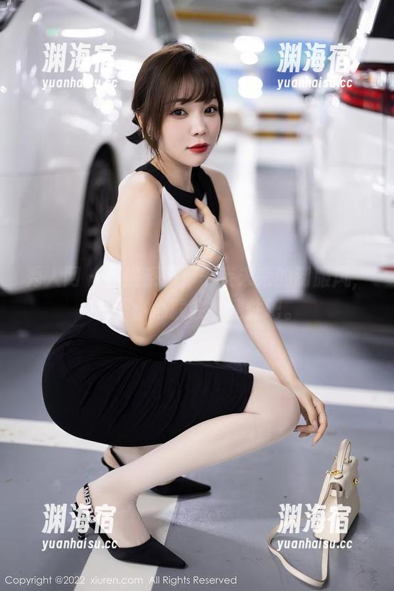 秀人网 - 私房系列，千夜未来的制服风，一不小心就会被迷住吧。