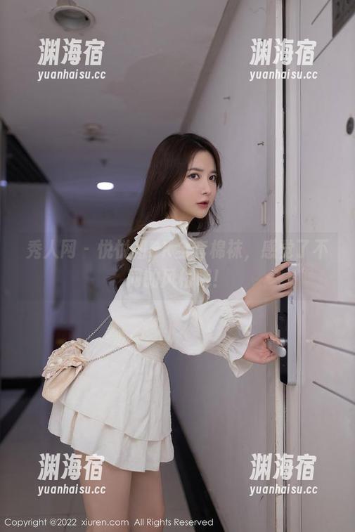 秀人网-悦悦姐 秀人网 - 悦悦姐PK全套棉袜,感觉了不同的风格哦!