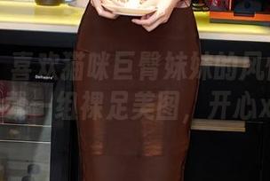 秀人网 – 喜欢猫咪巨臀妹妹的风情吗？来，下载一组裸足美图，开心xd！