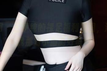 秀人网 – 王伊纯的裸足福利原图，满足你我那对小脚的好奇！