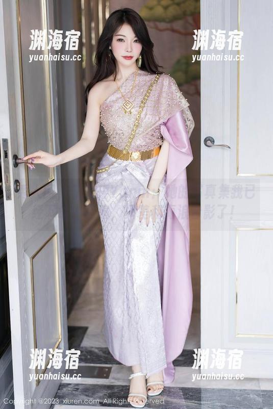 秀人网 - 王馨瑶Yanni：她的写真集我已经下载一百遍，只差和海浪合影了！