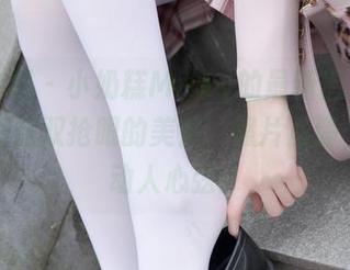 紧急企划 – 小奶糕Milky的最新出道之作，聊聊这双抢眼的美足，照片虽静，却似动人心弦。