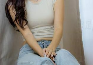 绮梦摄影 – 资源管够，阿悦的裸足，喔，那比穿袜子好太多了！