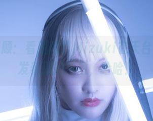 原图回顾：看脱尾巴Mizuki在天台上，散发着别的气息，哈哈！